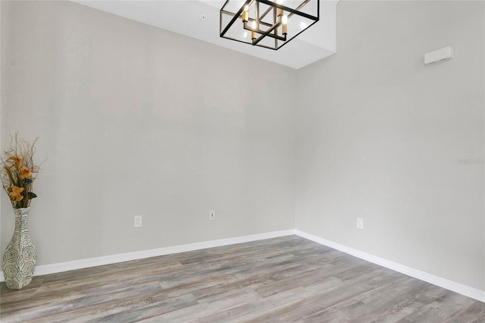 CENTRAL PK/LEE VISTA - Residential