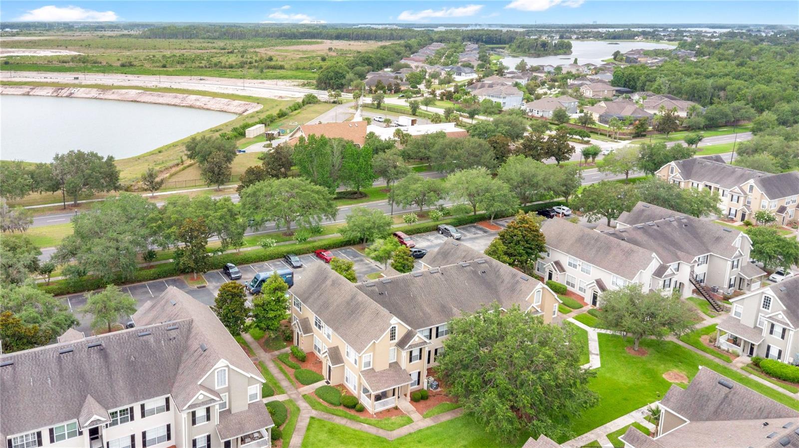 CENTRAL PK/LEE VISTA - Residential