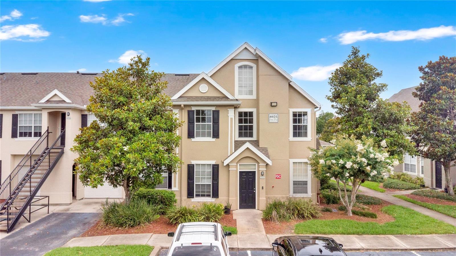 CENTRAL PK/LEE VISTA - Residential