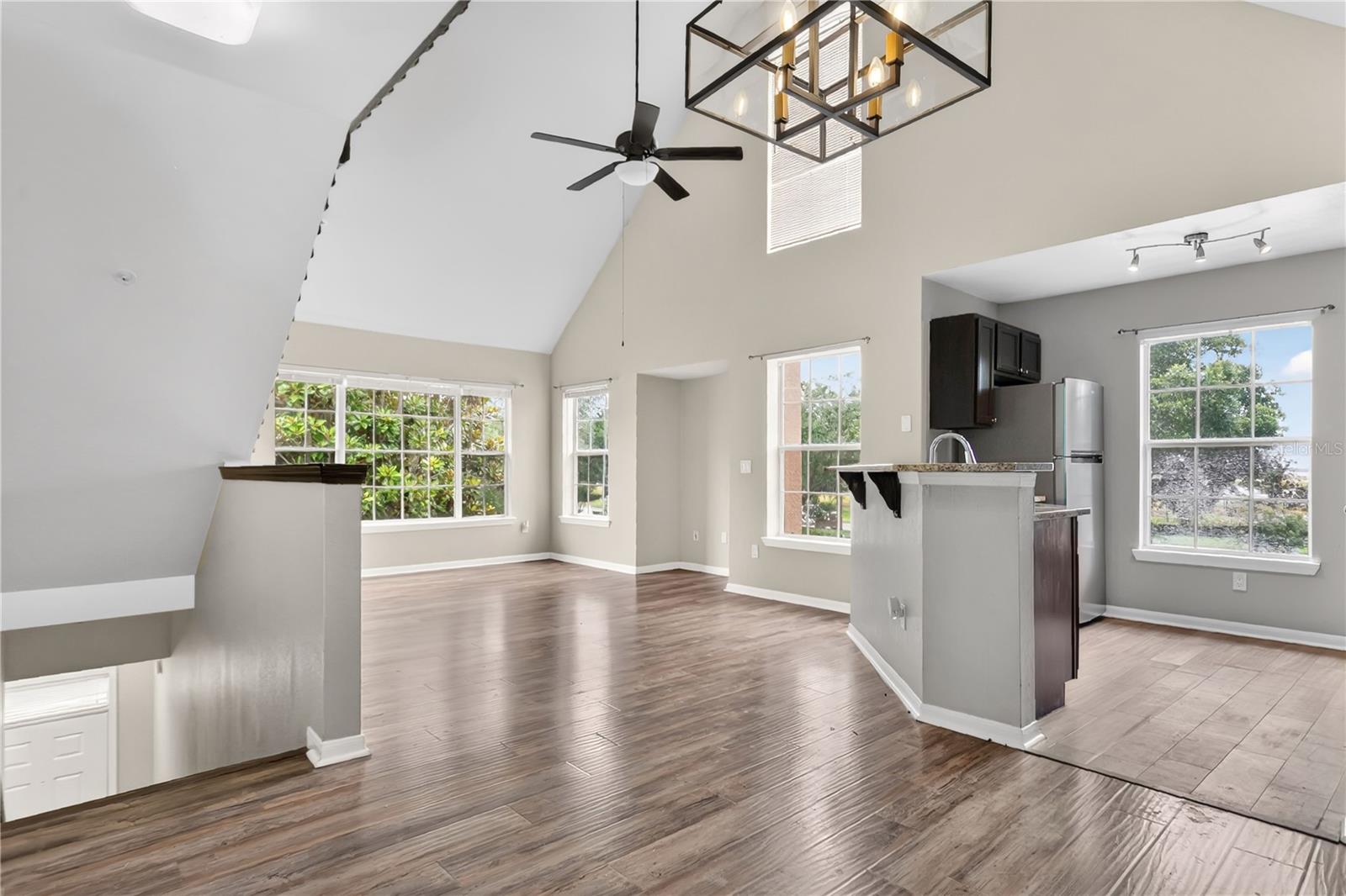 CENTRAL PK/LEE VISTA - Residential