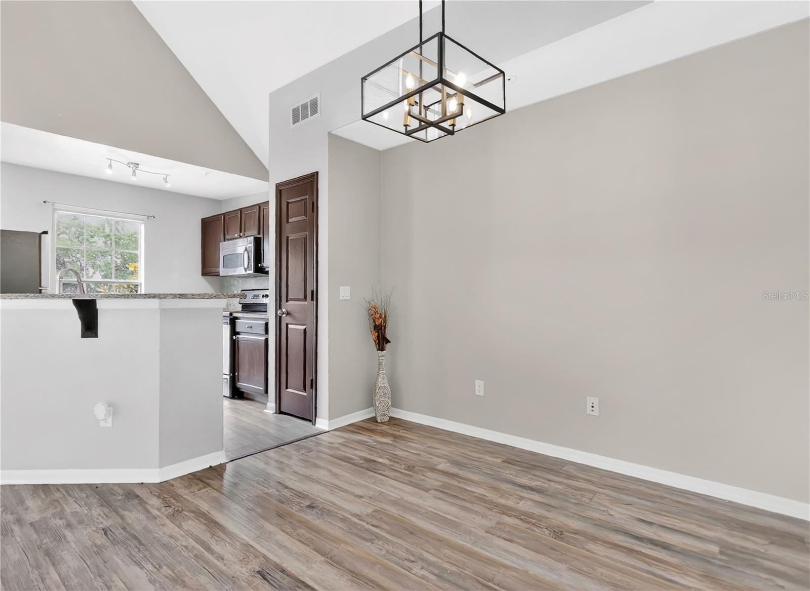 CENTRAL PK/LEE VISTA - Residential