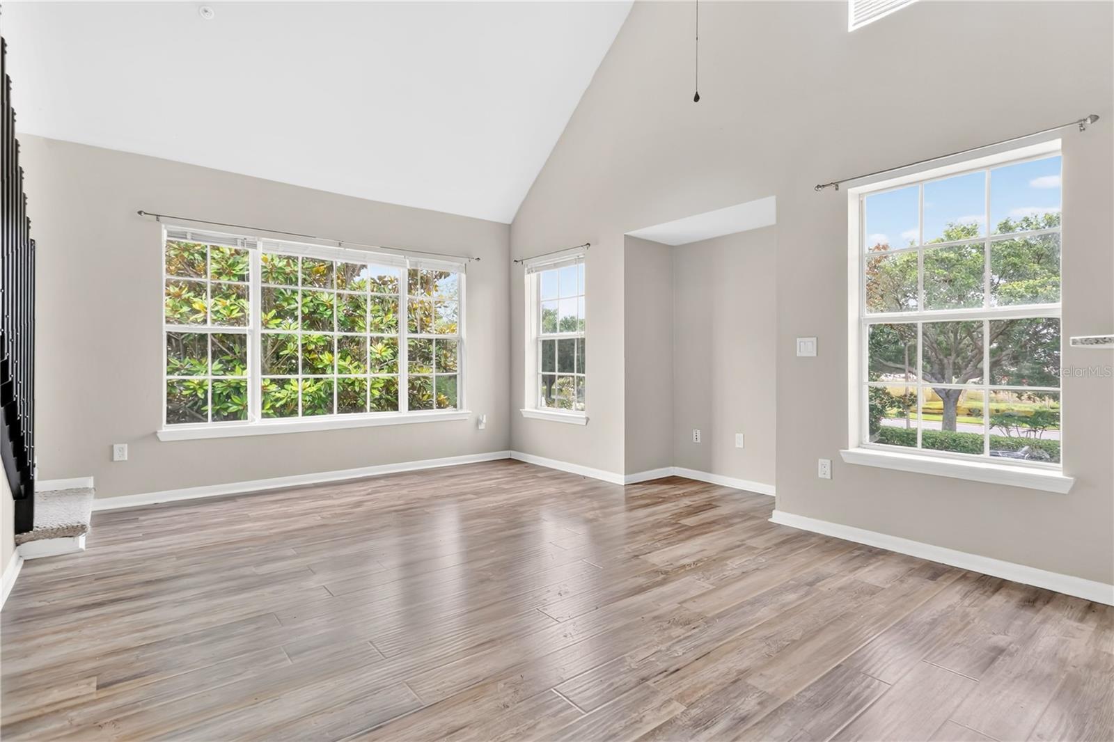 CENTRAL PK/LEE VISTA - Residential