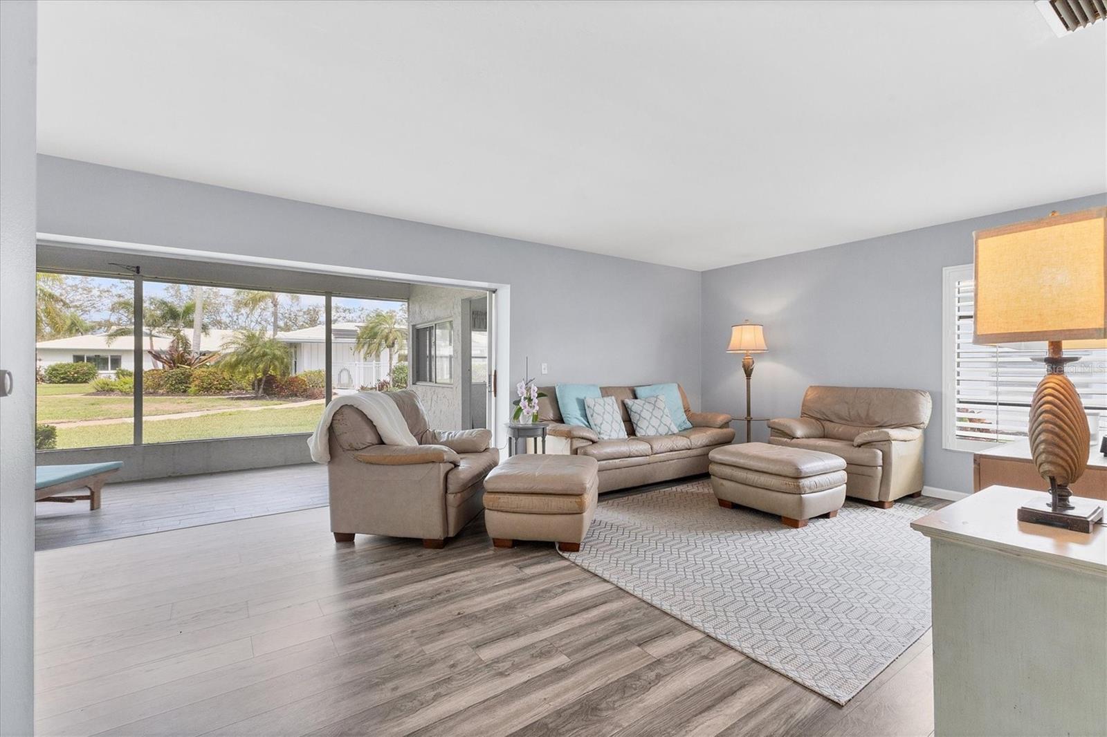 VILLAGE GREEN OF BRADENTON SEC 8 - Residential