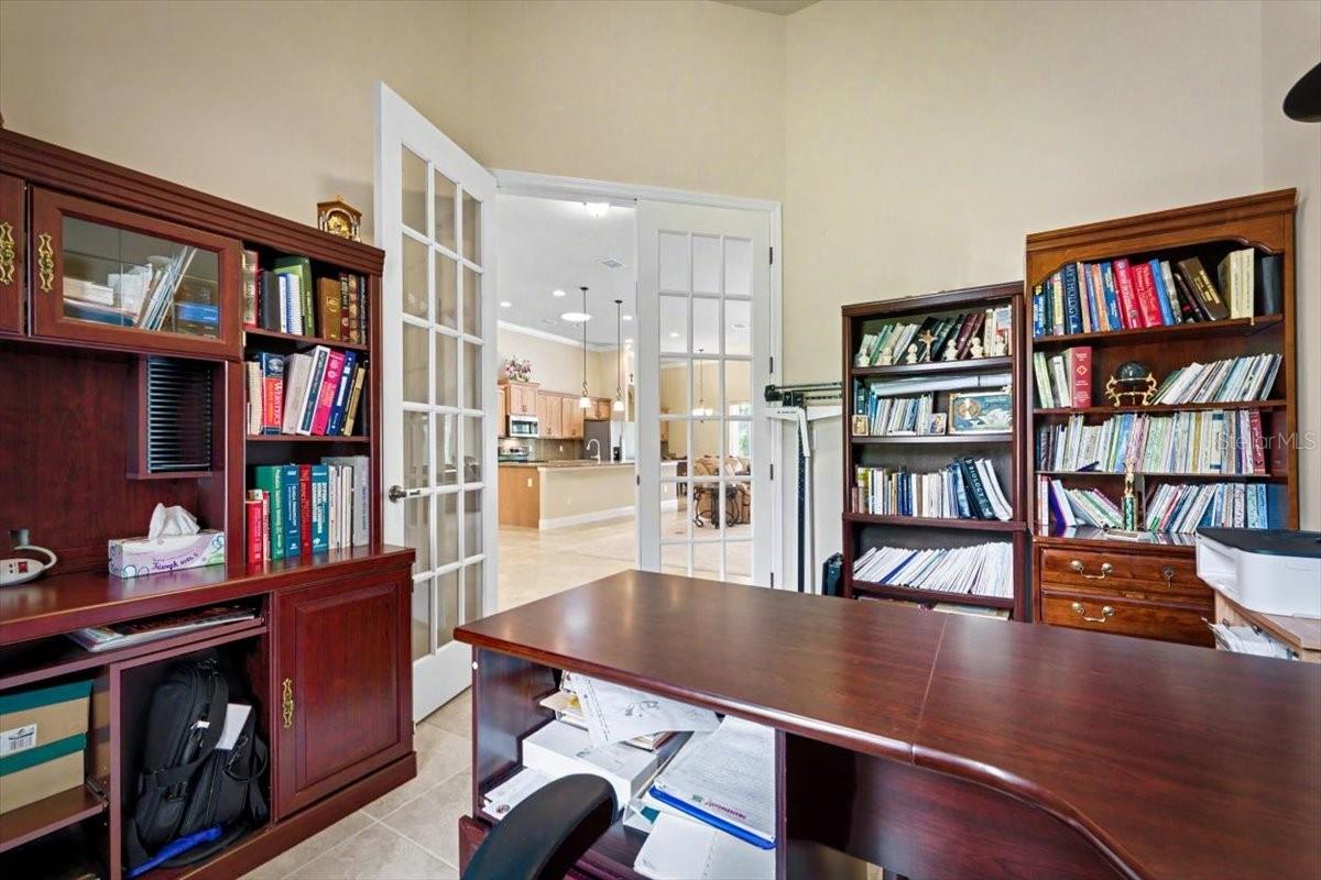 ASSESSORS S 01/2 SE 01/4 24 16 32 - Residential