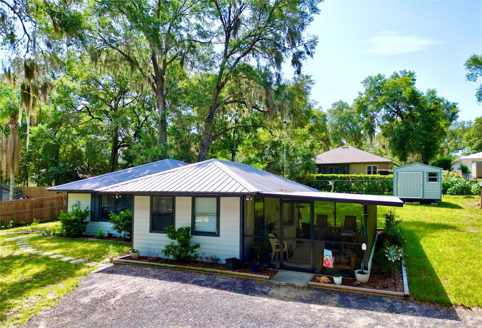 GENEVA LAKE ESTATES - Residential