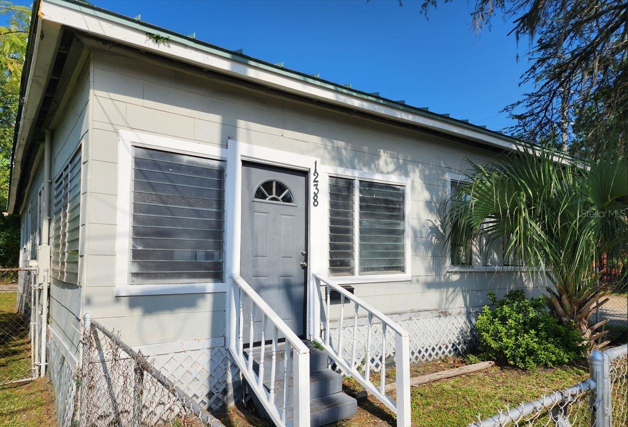 ****ONE MONTH FREE RENT****
Spacious 3 Bedroom, 2 Bath Home – Prime Location Near I-95 Conveniently located less than a mile from I-95, this beautiful home offers easy commuting and a comfortable lifestyle. With a blend of luxury vinyl plank (LVP), tile, and carpet flooring, it’s designed to suit all your needs. Enjoy hosting in the formal dining room, which flows seamlessly from the living room—perfect for entertaining. An enclosed front porch provides a cozy spot to unwind and kick off your shoes after a long day. Dedicated laundry room with full-size washer and dryer connections. This pet-friendly home is a must-see and won’t last long! Ask about our move-in special!