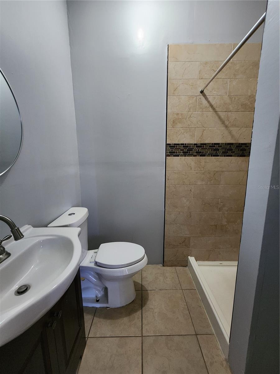 LENGLES SUB LTS 182, 187 - Residential Lease
