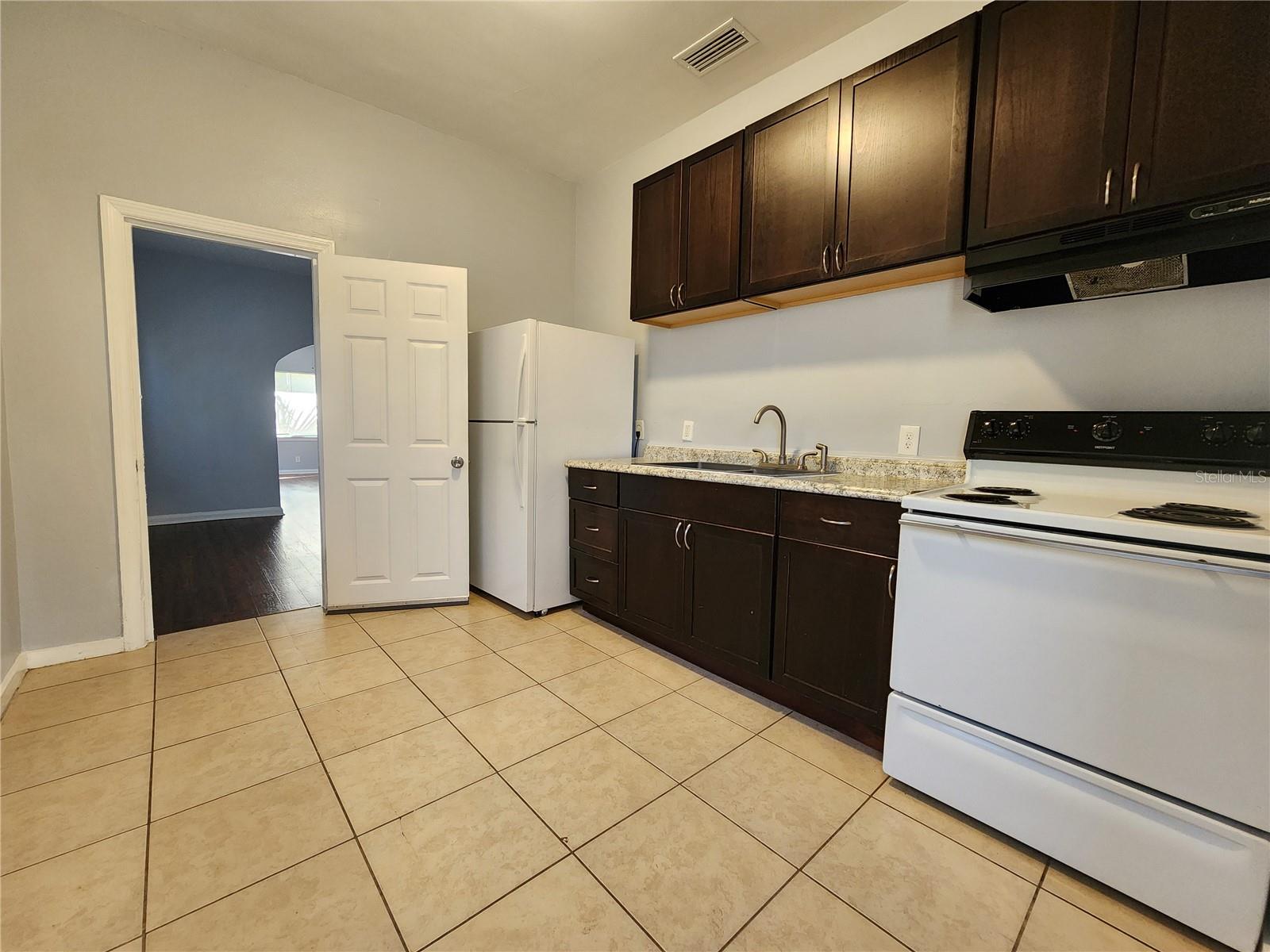 LENGLES SUB LTS 182, 187 - Residential Lease