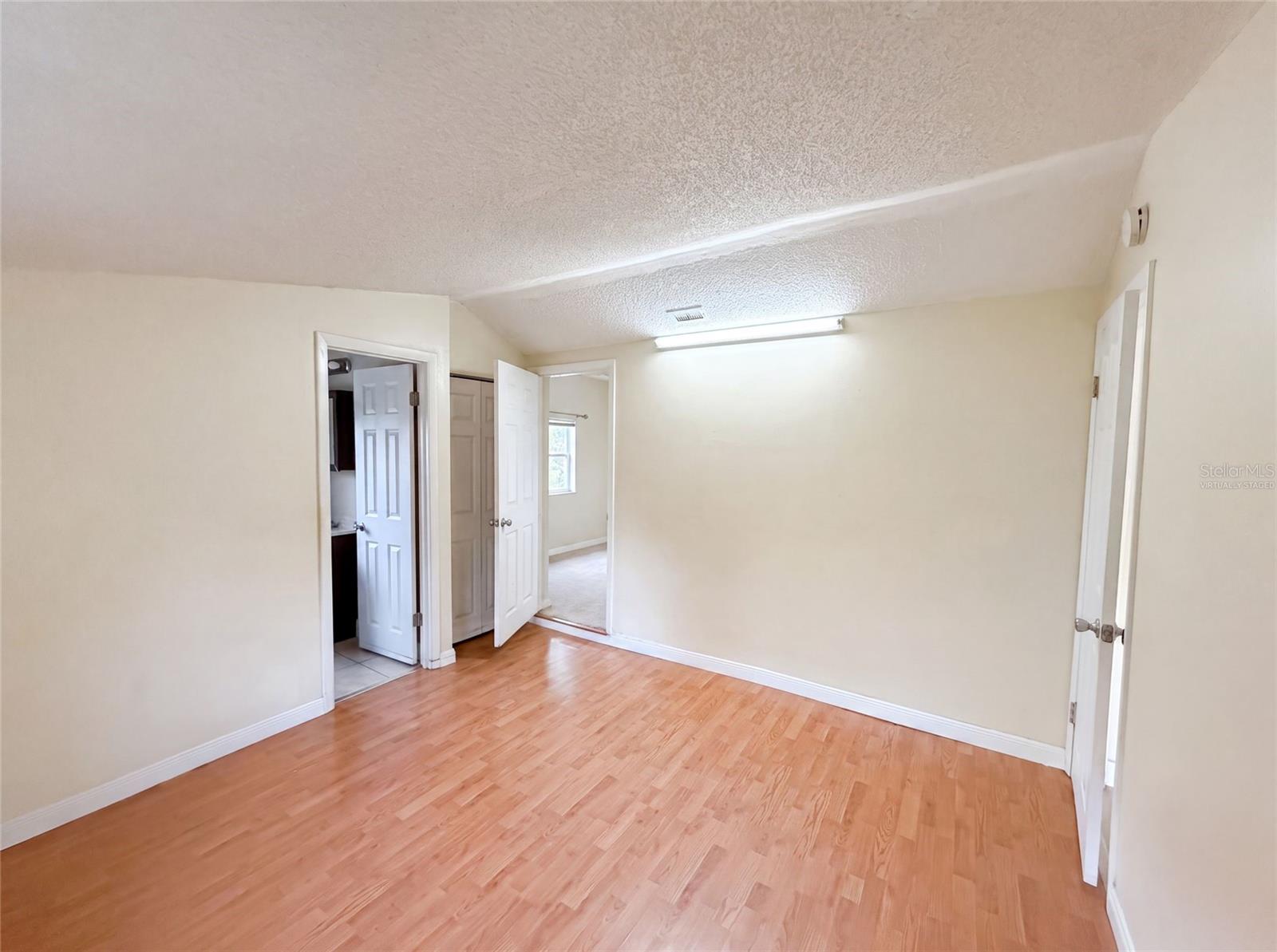 ILESDALE MANOR - Residential