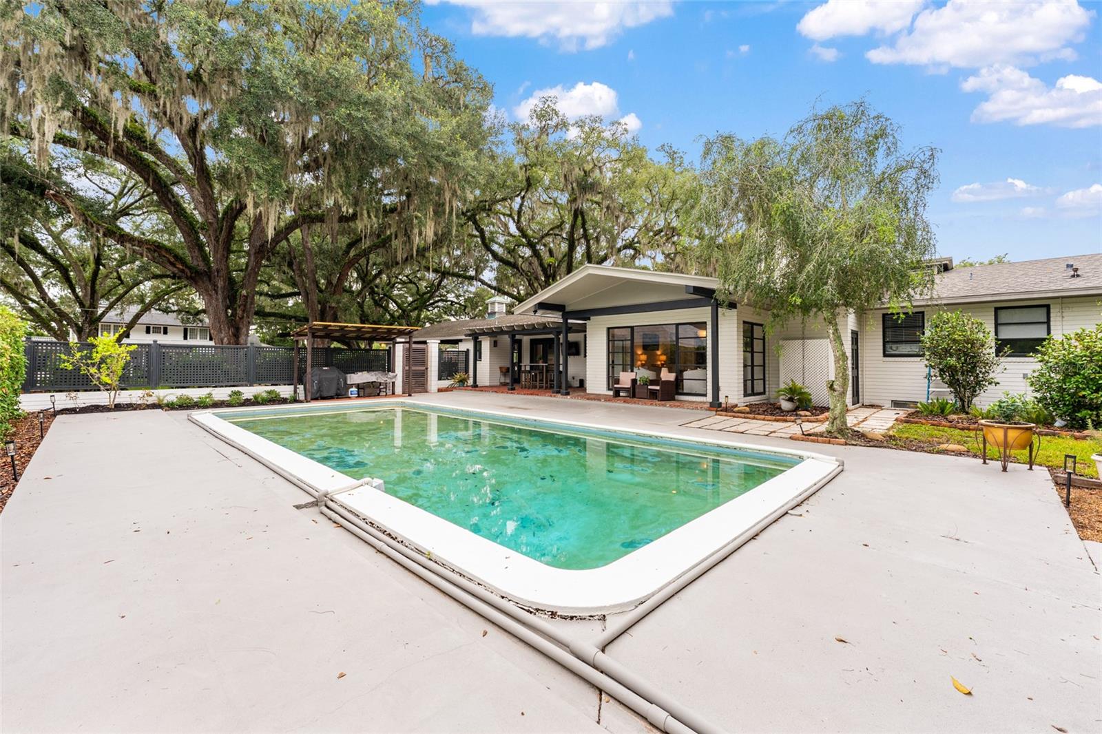 OAKLEIGH PARK - Residential