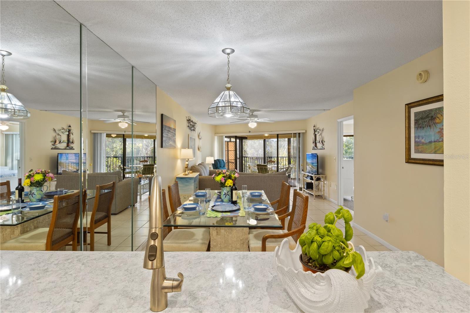 SUN PLAZA WEST - Residential