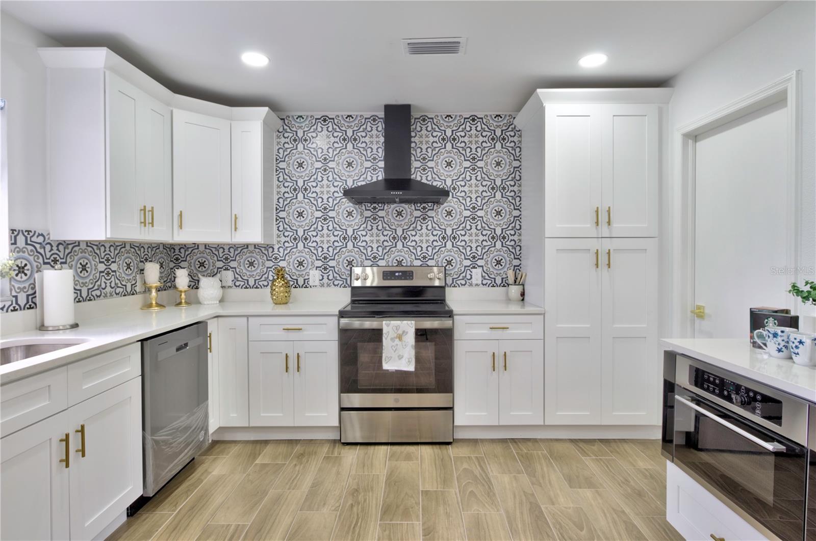 SPRING HILL - Residential