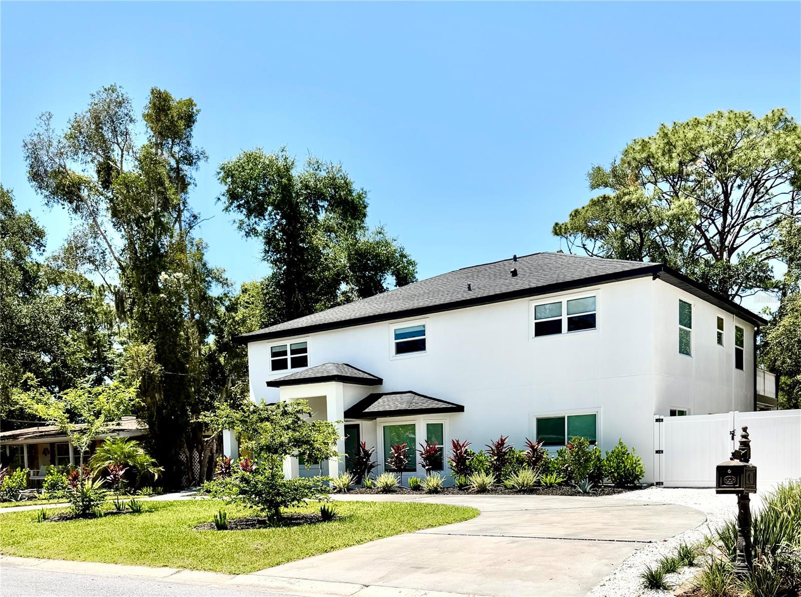 PINE LAWN - Residential