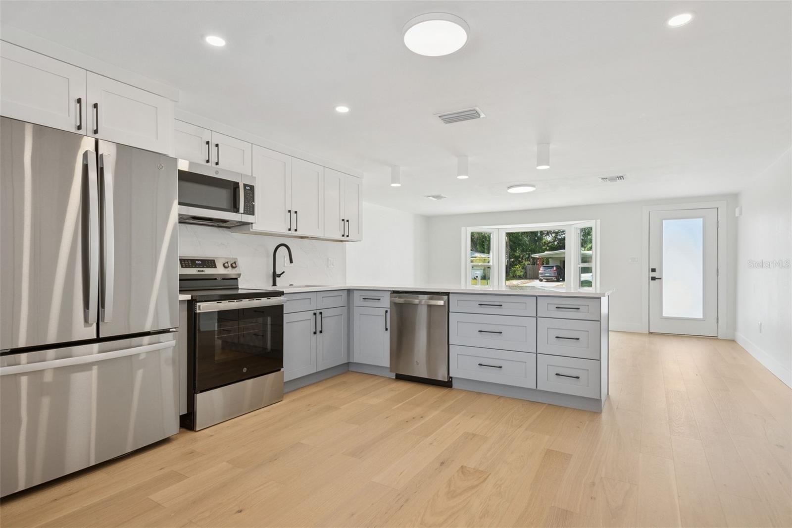 PINE LAWN - Residential