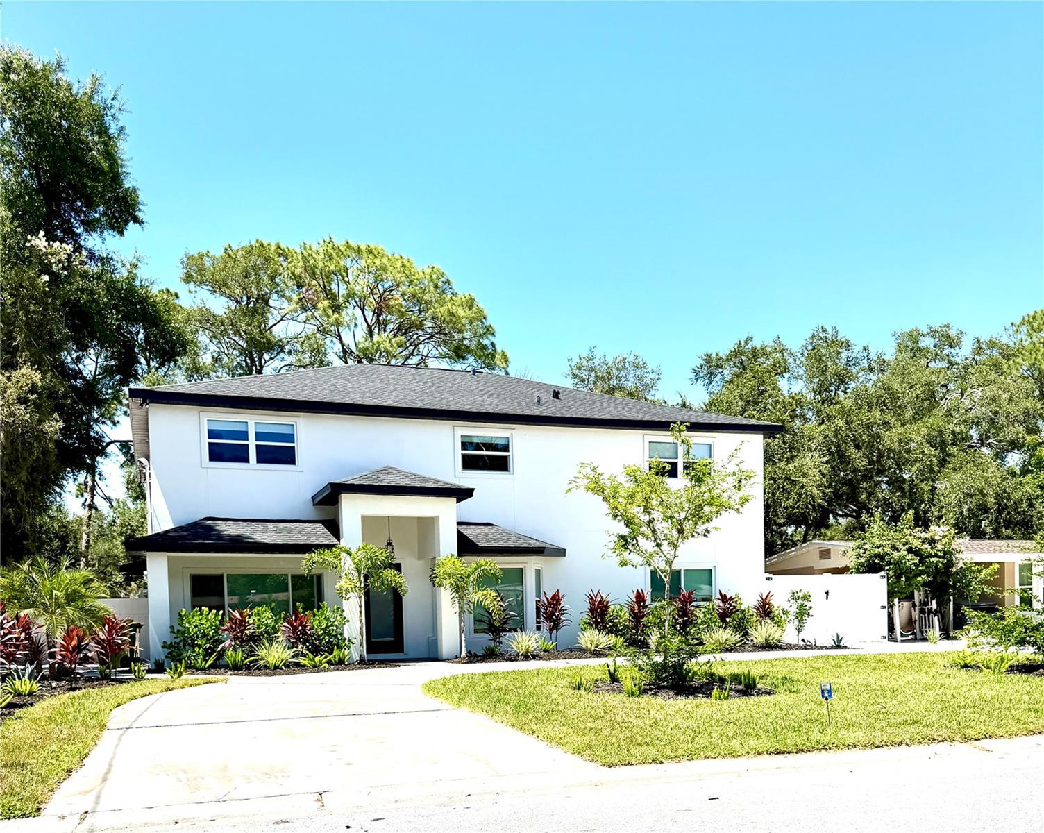 PINE LAWN - Residential