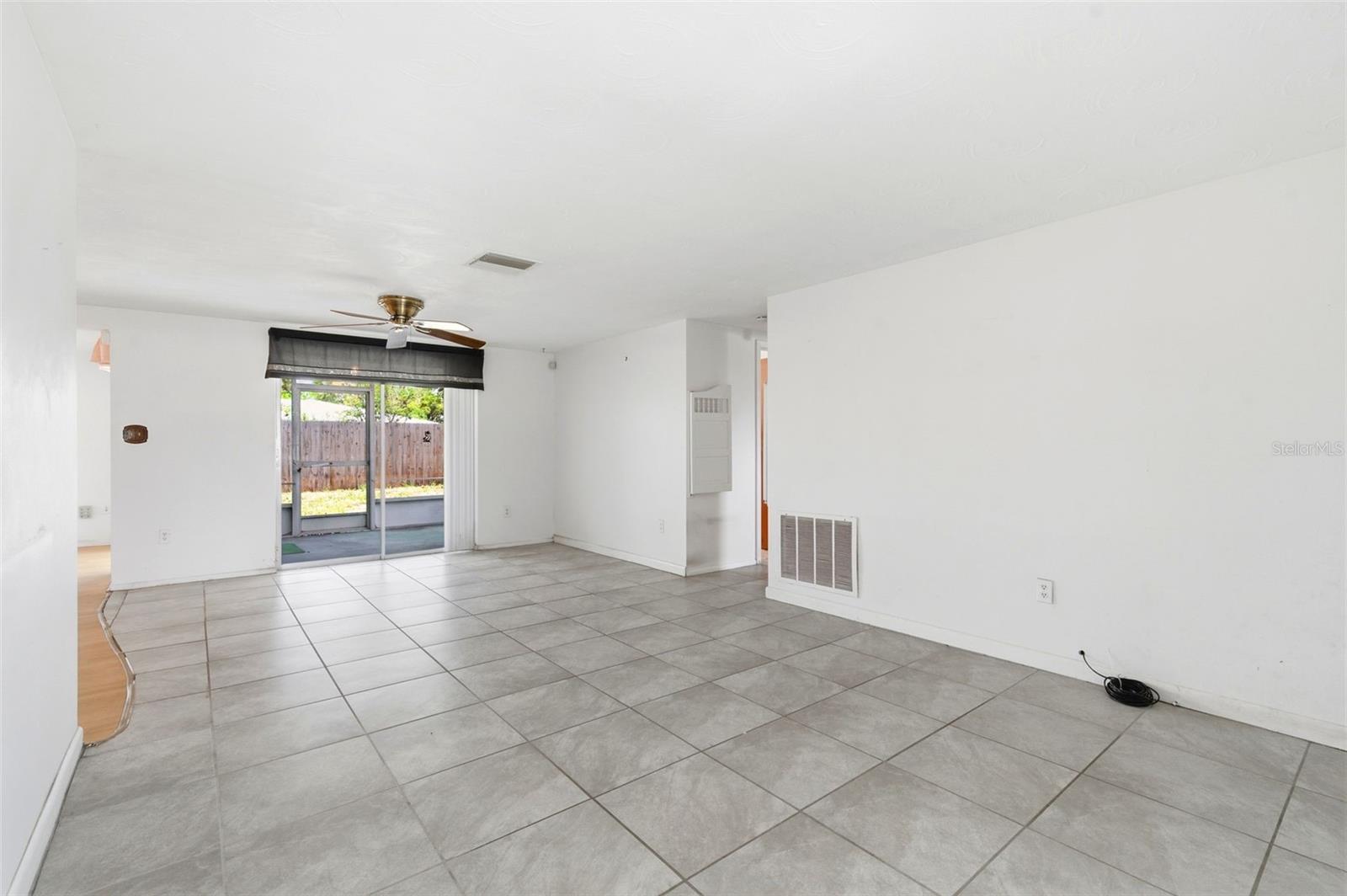 ALOHA GARDENS - Residential