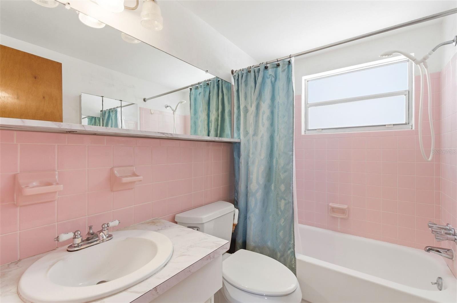 ALOHA GARDENS - Residential