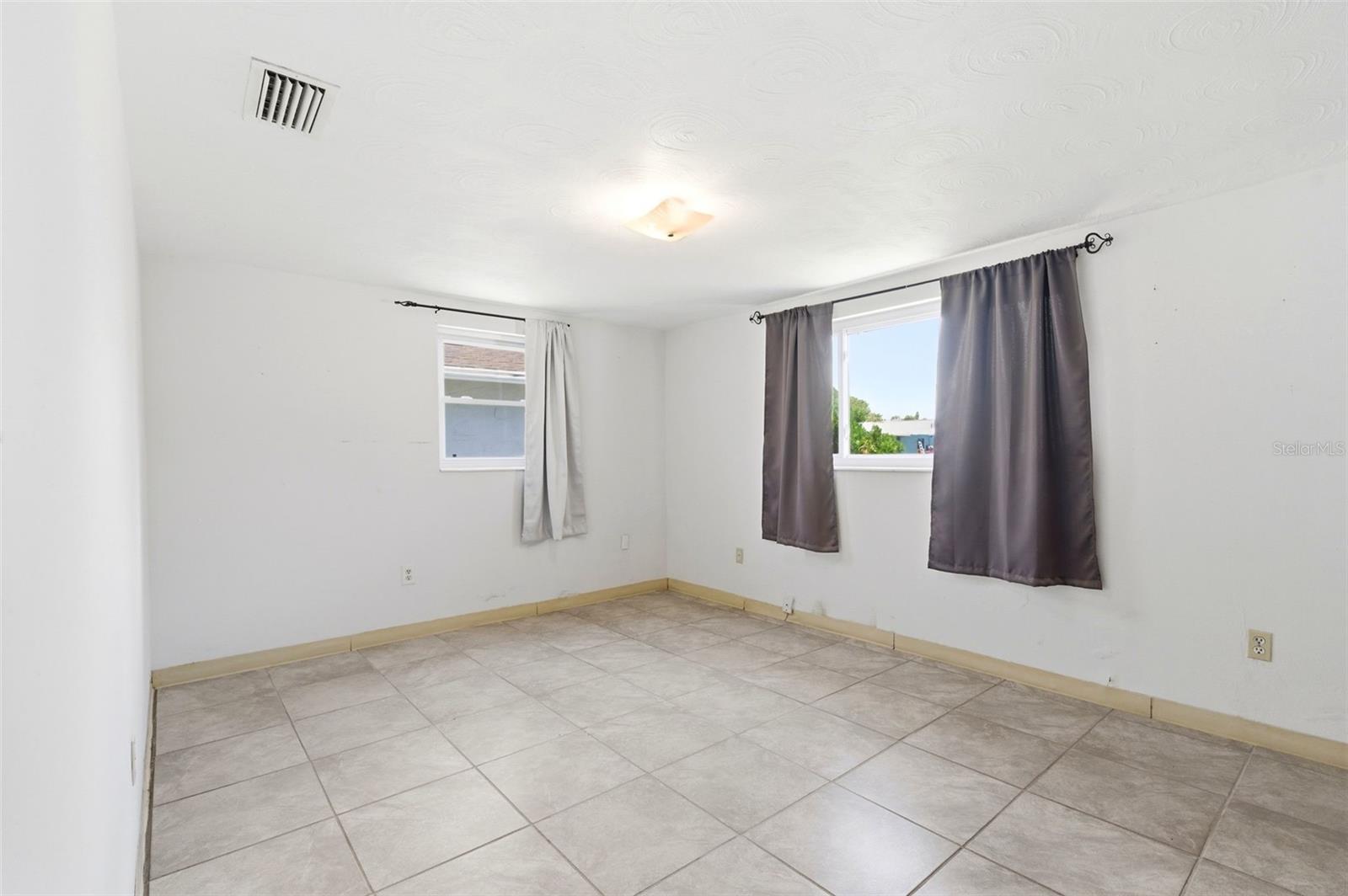 ALOHA GARDENS - Residential