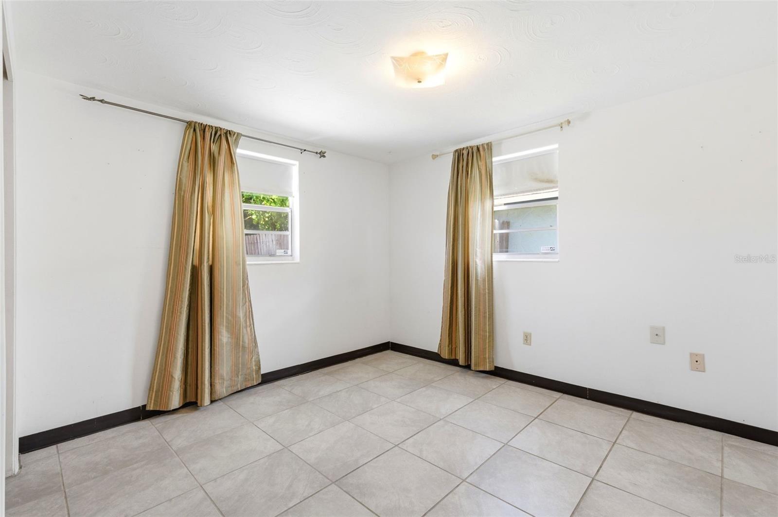ALOHA GARDENS - Residential