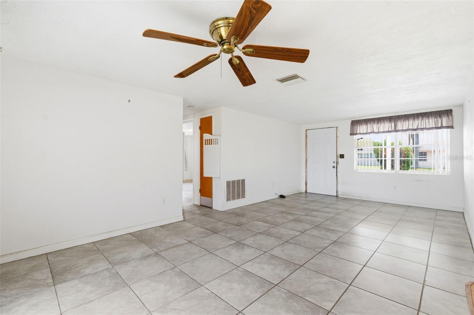 ALOHA GARDENS - Residential