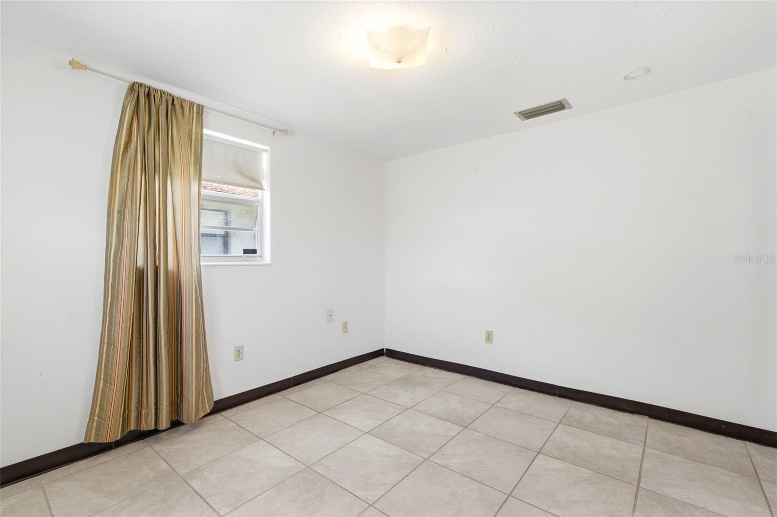 ALOHA GARDENS - Residential