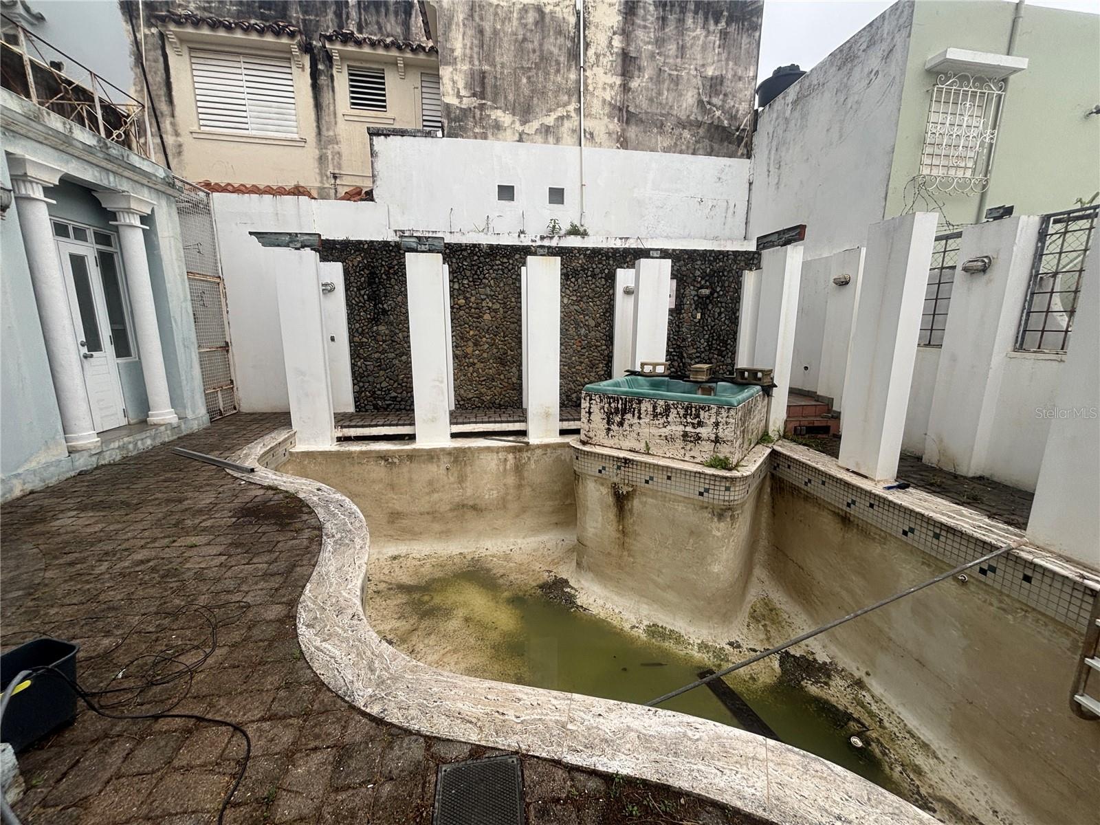 SAGRADO CORAZON HISTORICAL DISTRICT - Residential