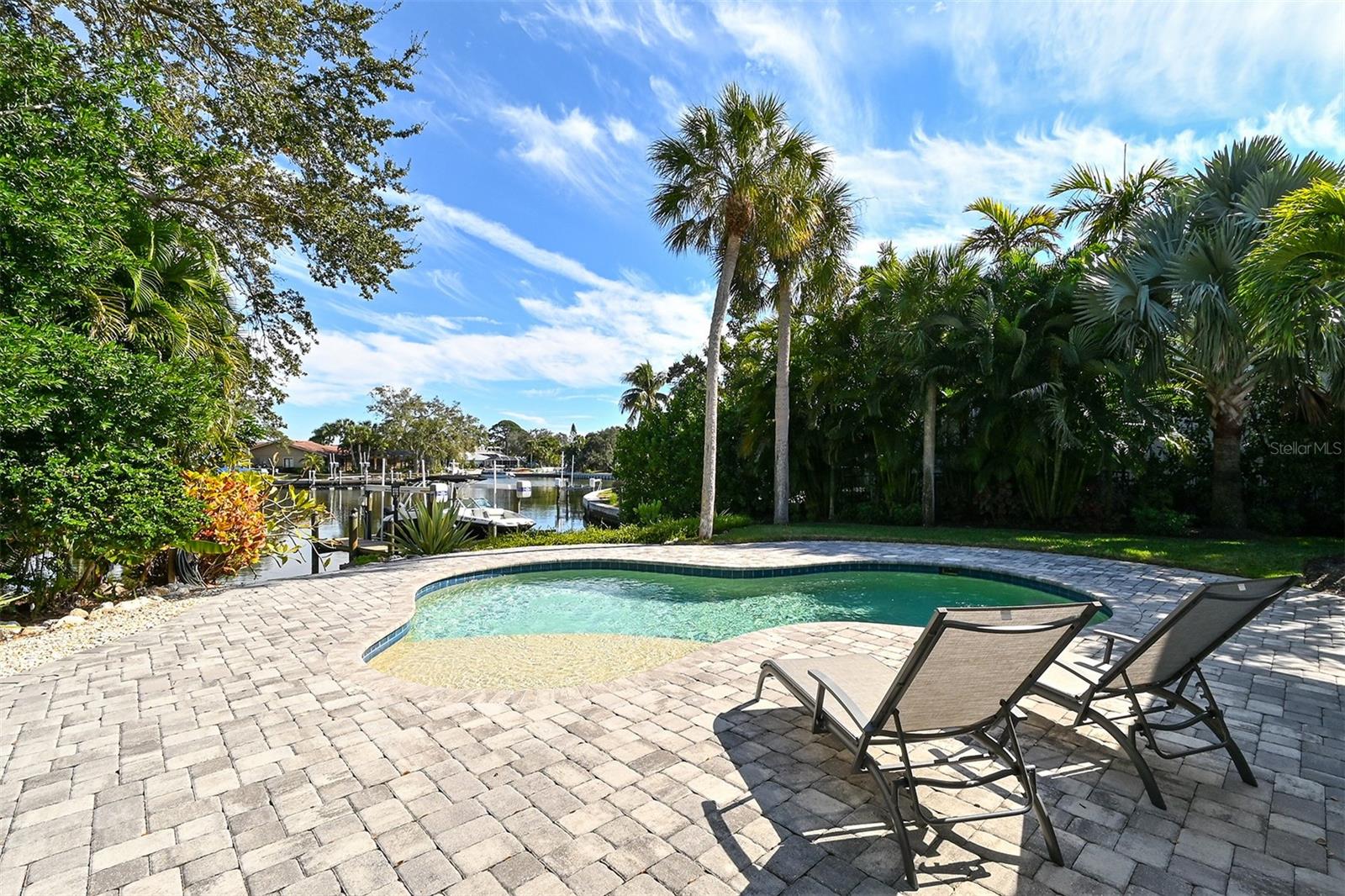 SIESTA ISLES - Residential