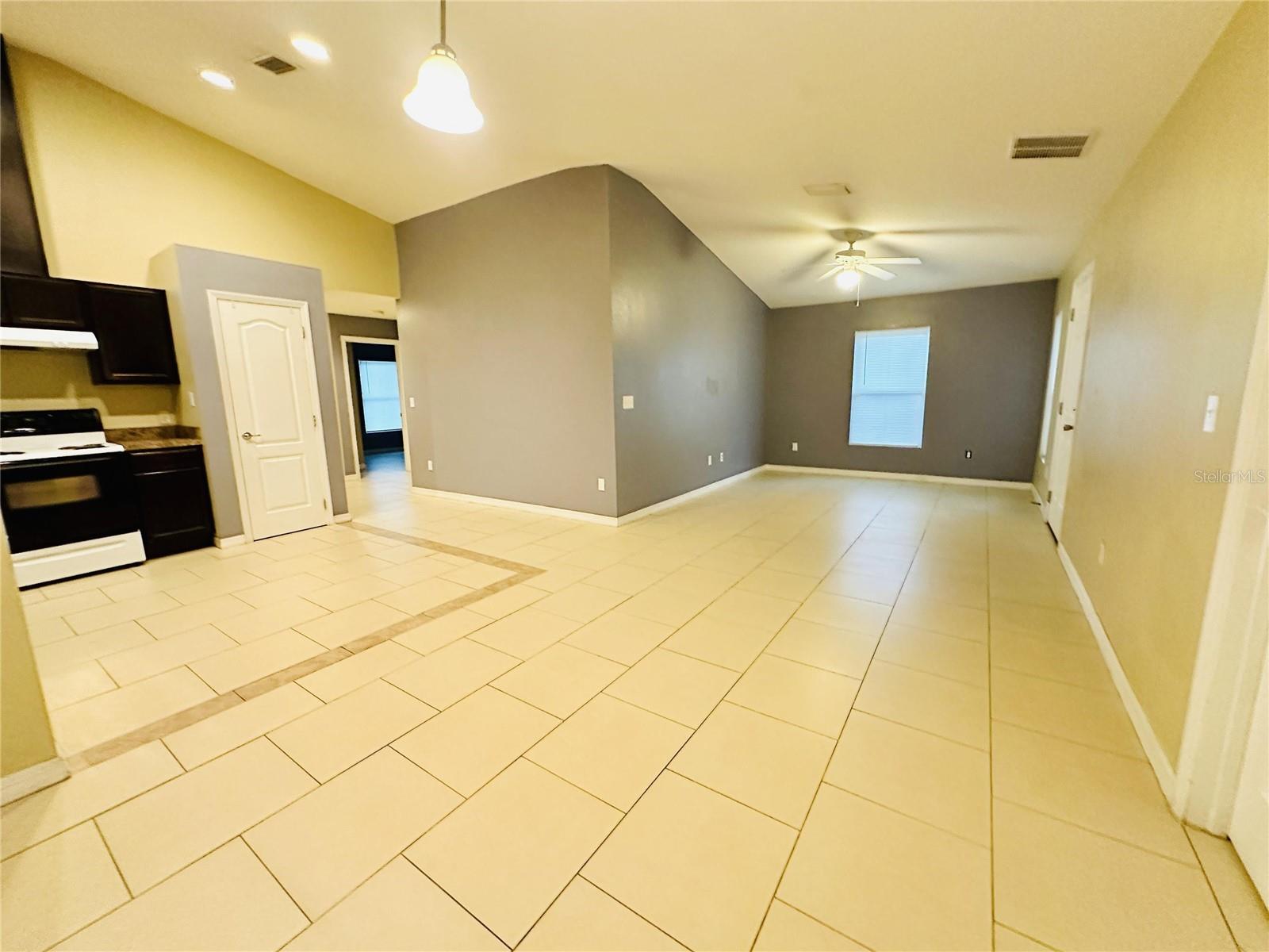 KING`S CROSSING PB 22 PG 124 LOT 1 - Residential Lease