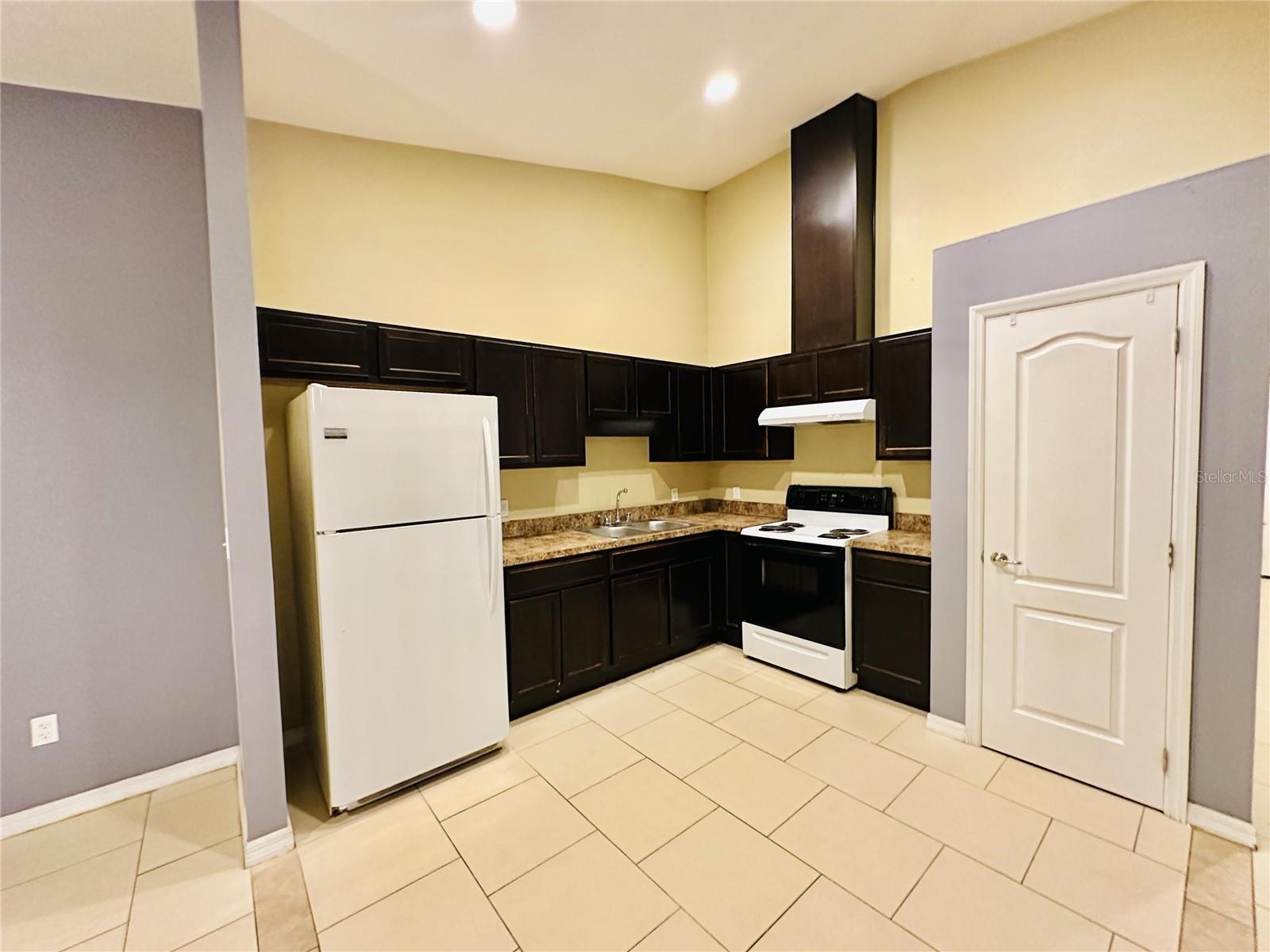 KING`S CROSSING PB 22 PG 124 LOT 1 - Residential Lease