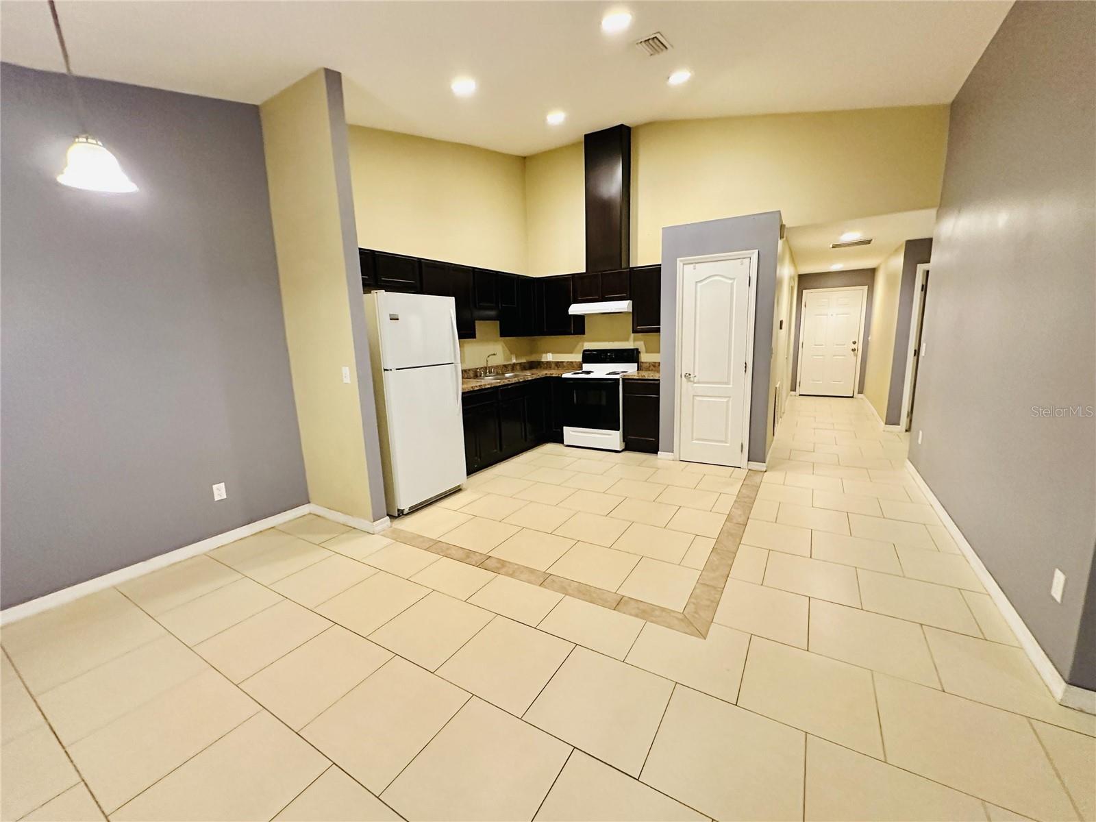 KING`S CROSSING PB 22 PG 124 LOT 1 - Residential Lease