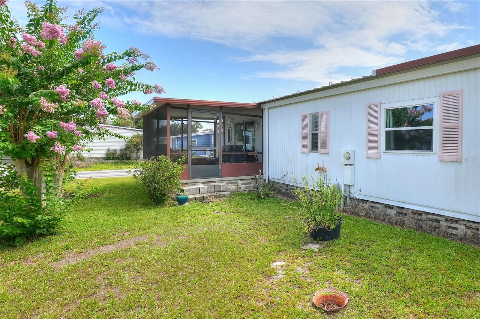 FLORAL LAKES - Residential