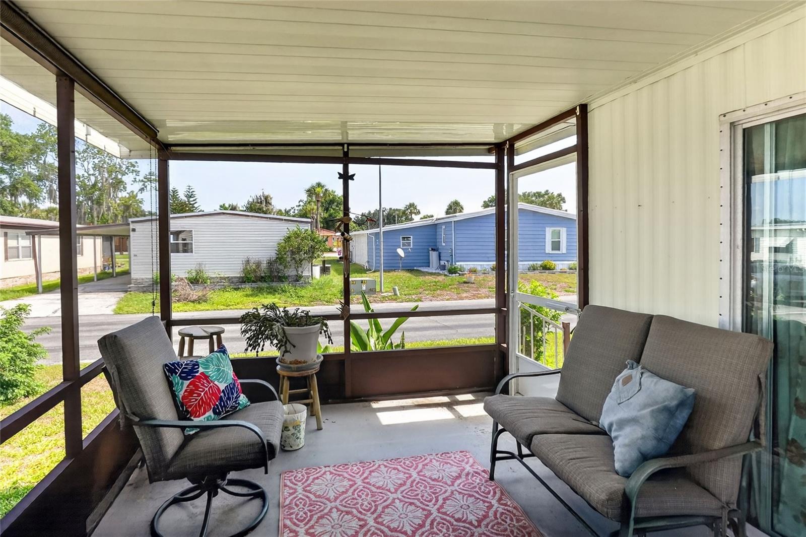 FLORAL LAKES - Residential