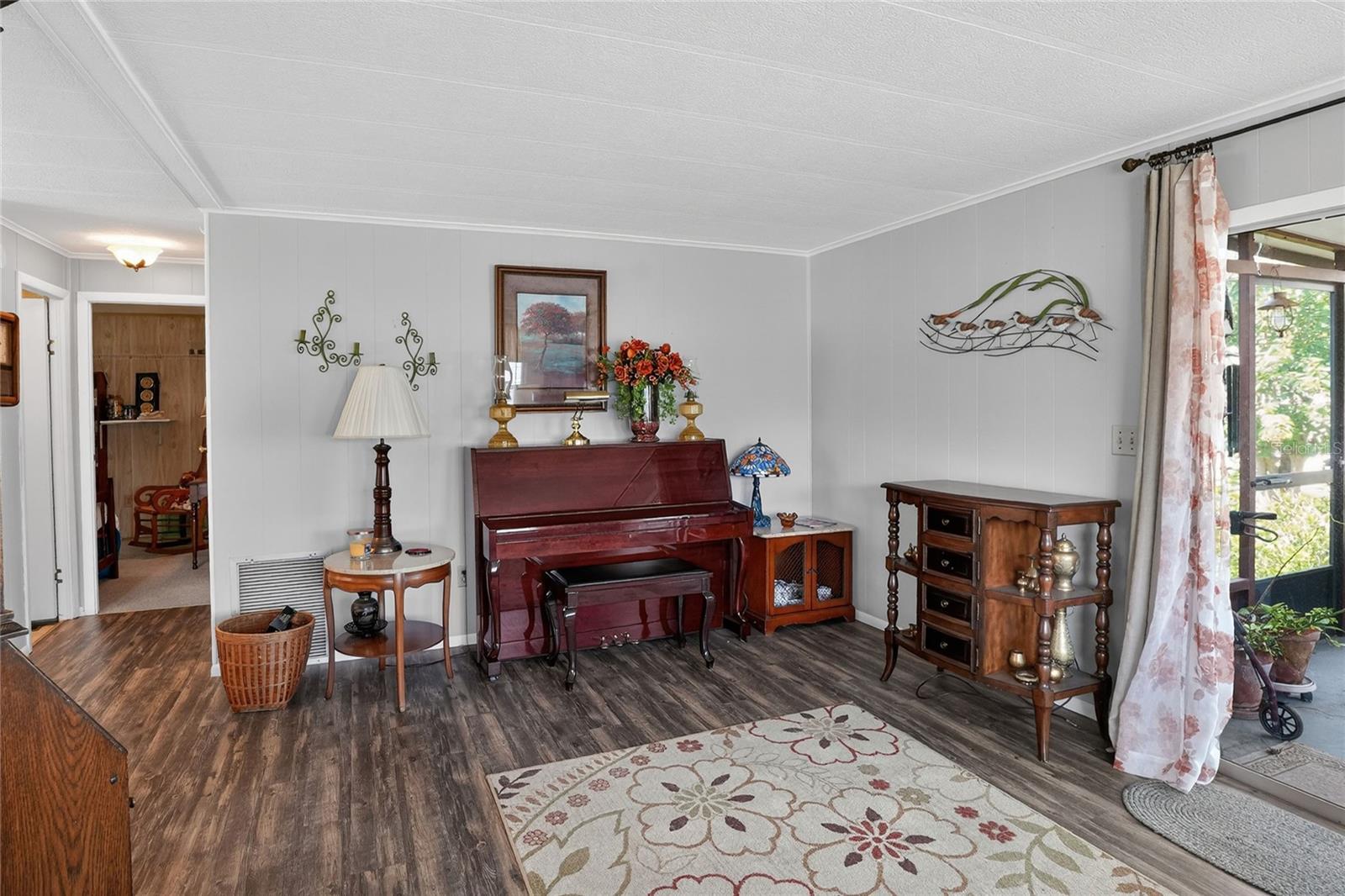 FLORAL LAKES - Residential