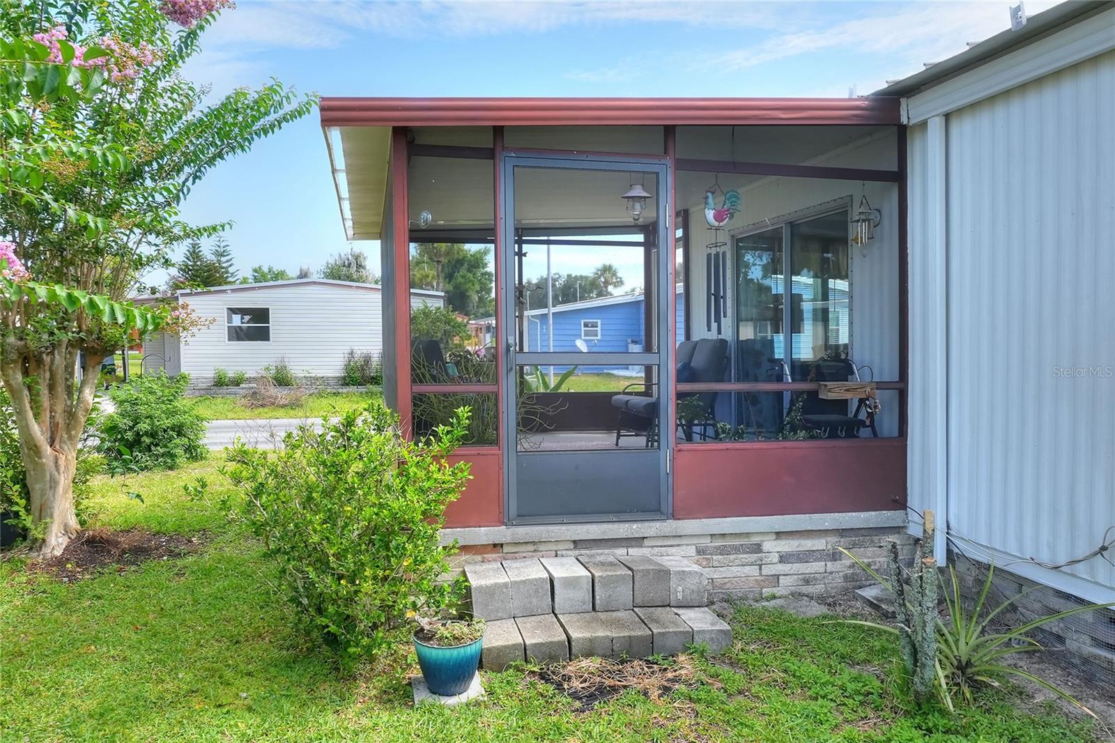 FLORAL LAKES - Residential