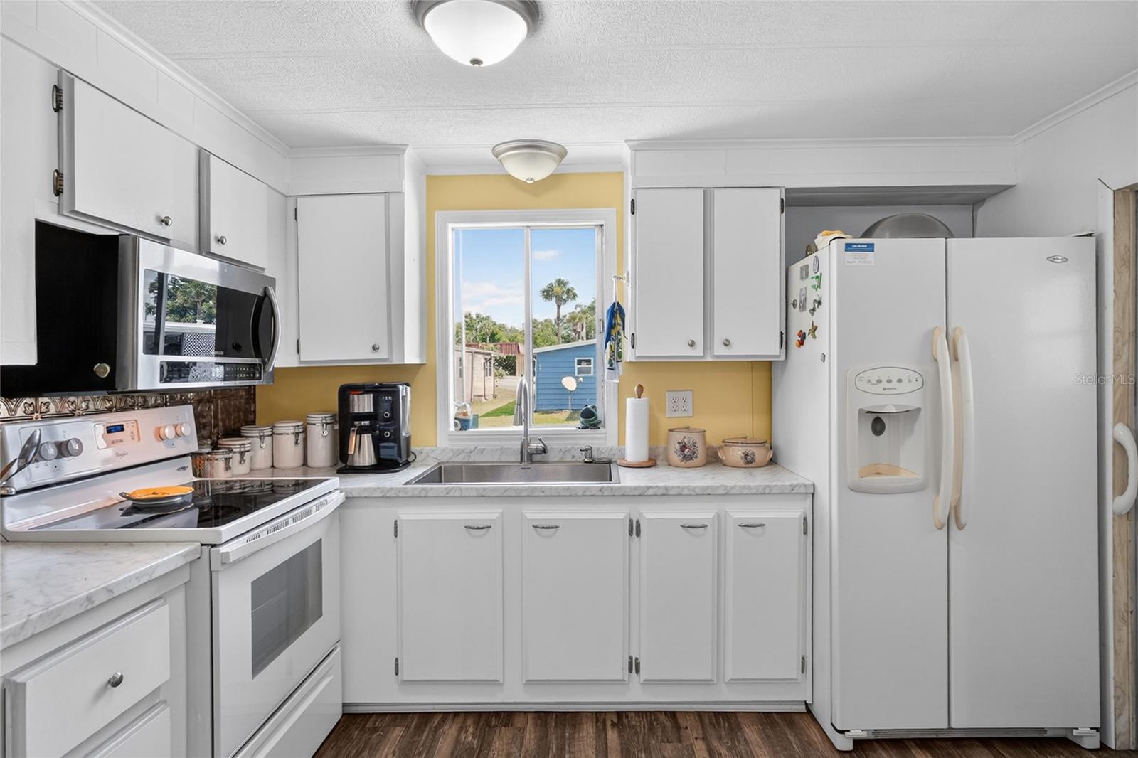 FLORAL LAKES - Residential