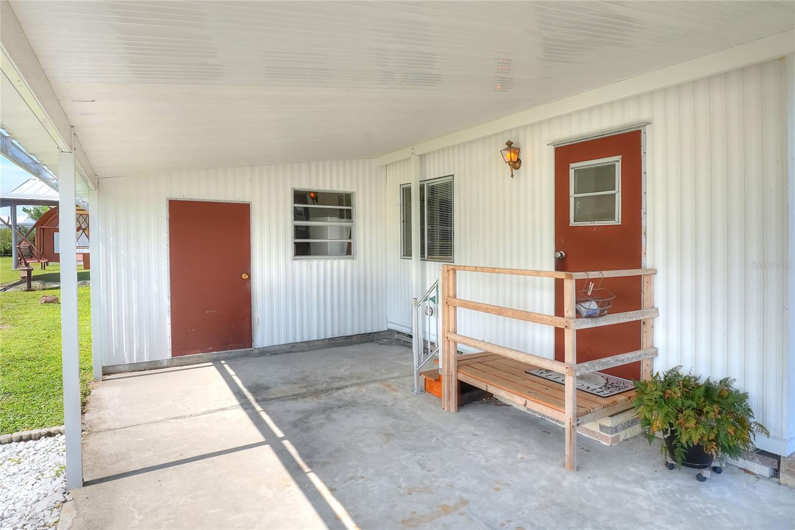 FLORAL LAKES - Residential