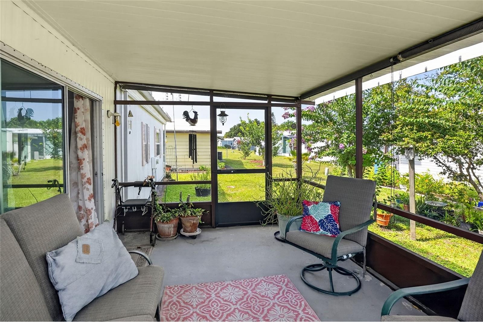 FLORAL LAKES - Residential
