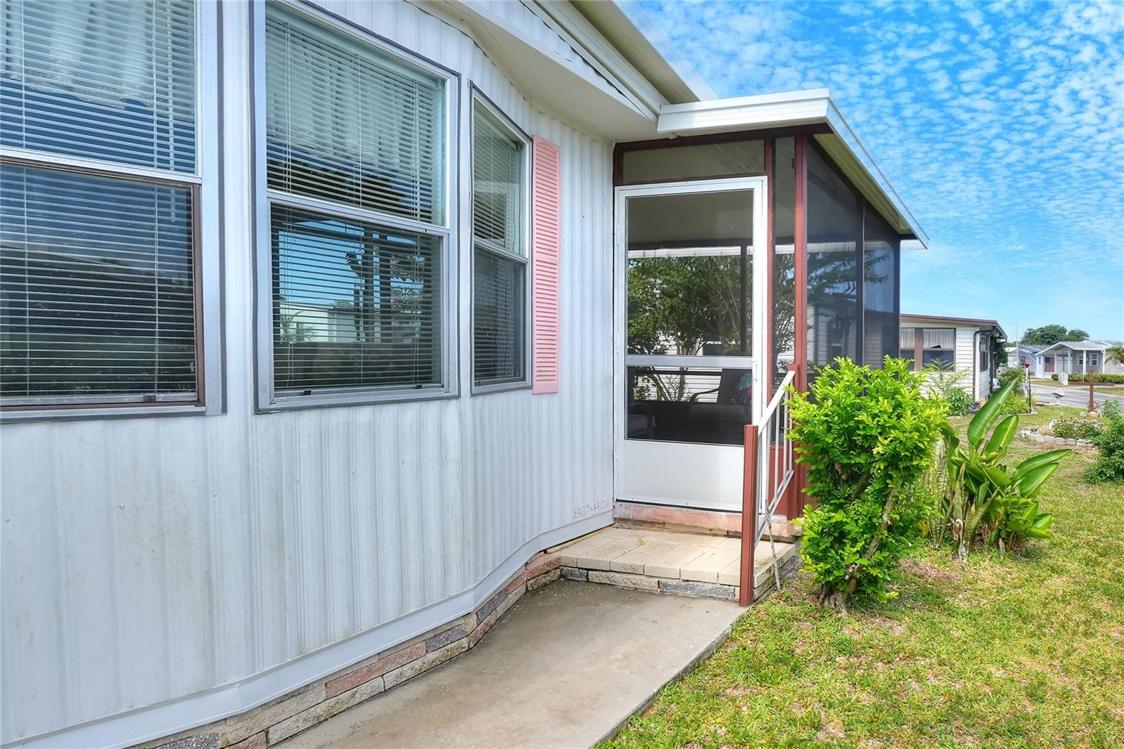 FLORAL LAKES - Residential
