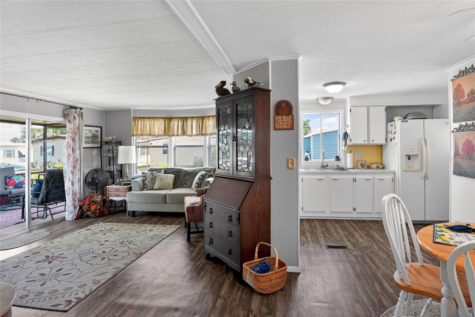 FLORAL LAKES - Residential