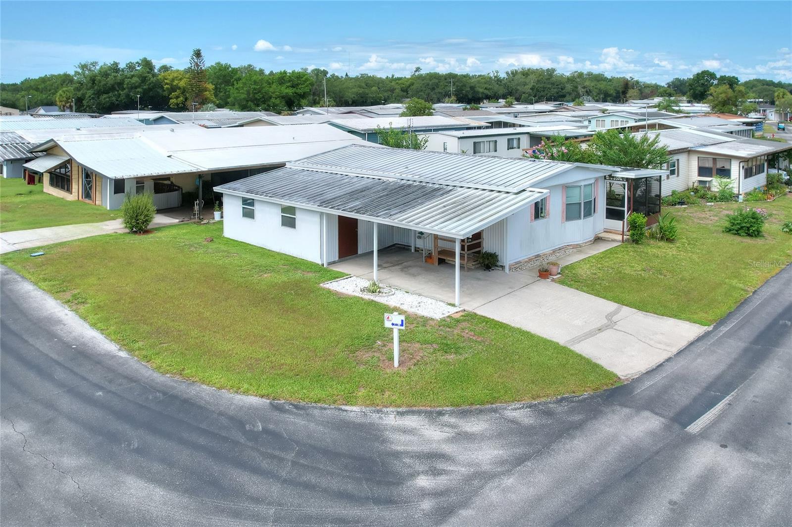 FLORAL LAKES - Residential