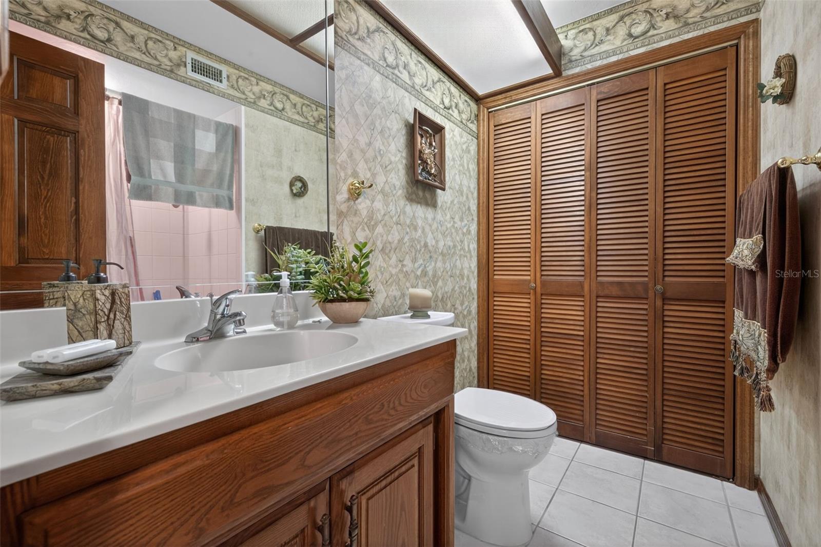 HUNTINGTON WOODS - Residential