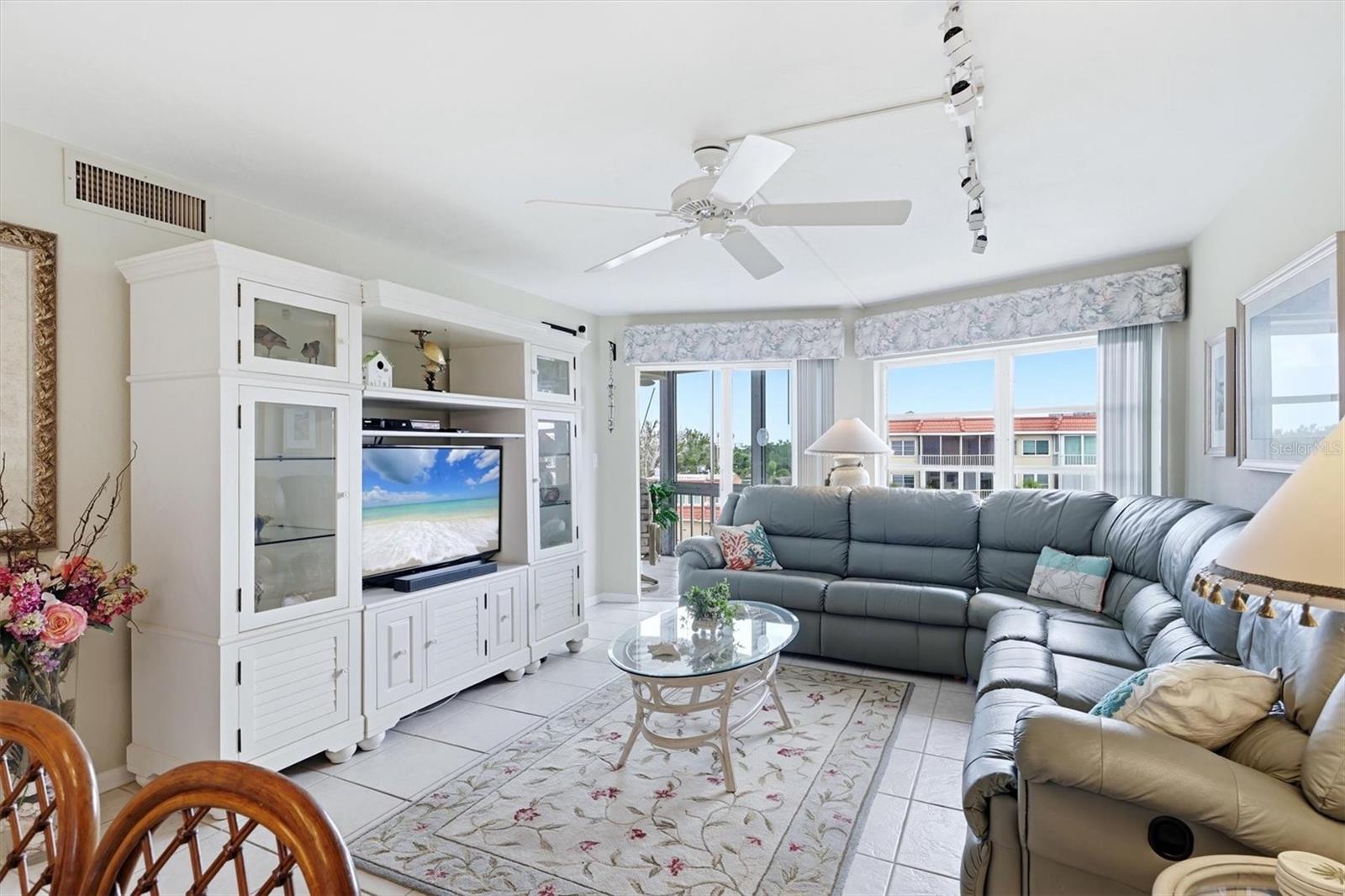 SIESTA HARBOR I - Residential