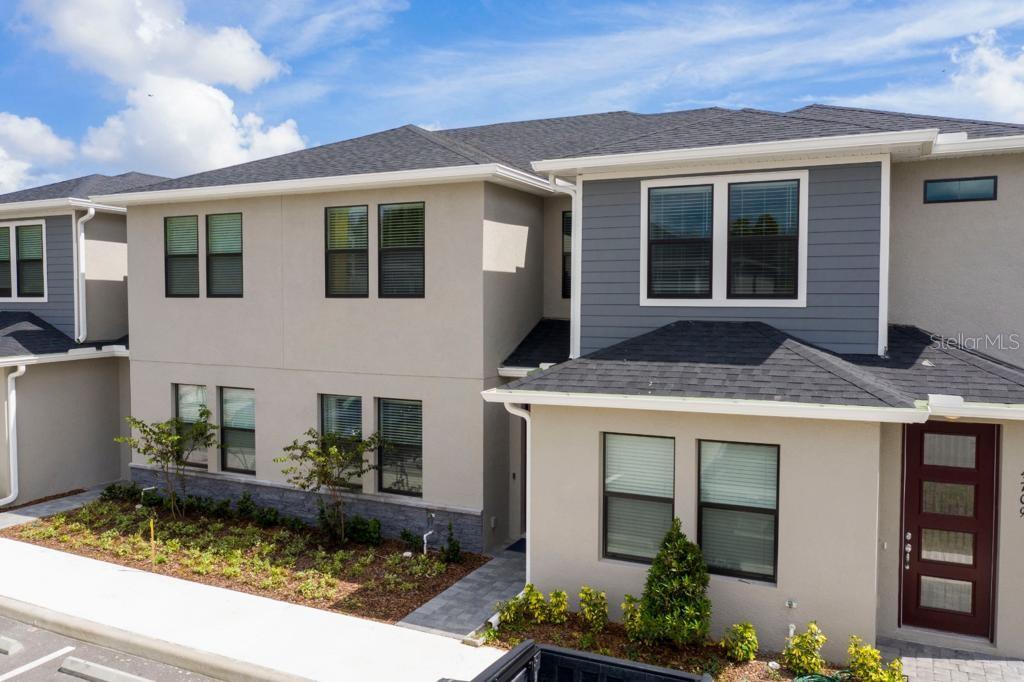 TERRA ESMERALDA TWNHMS - Residential Lease