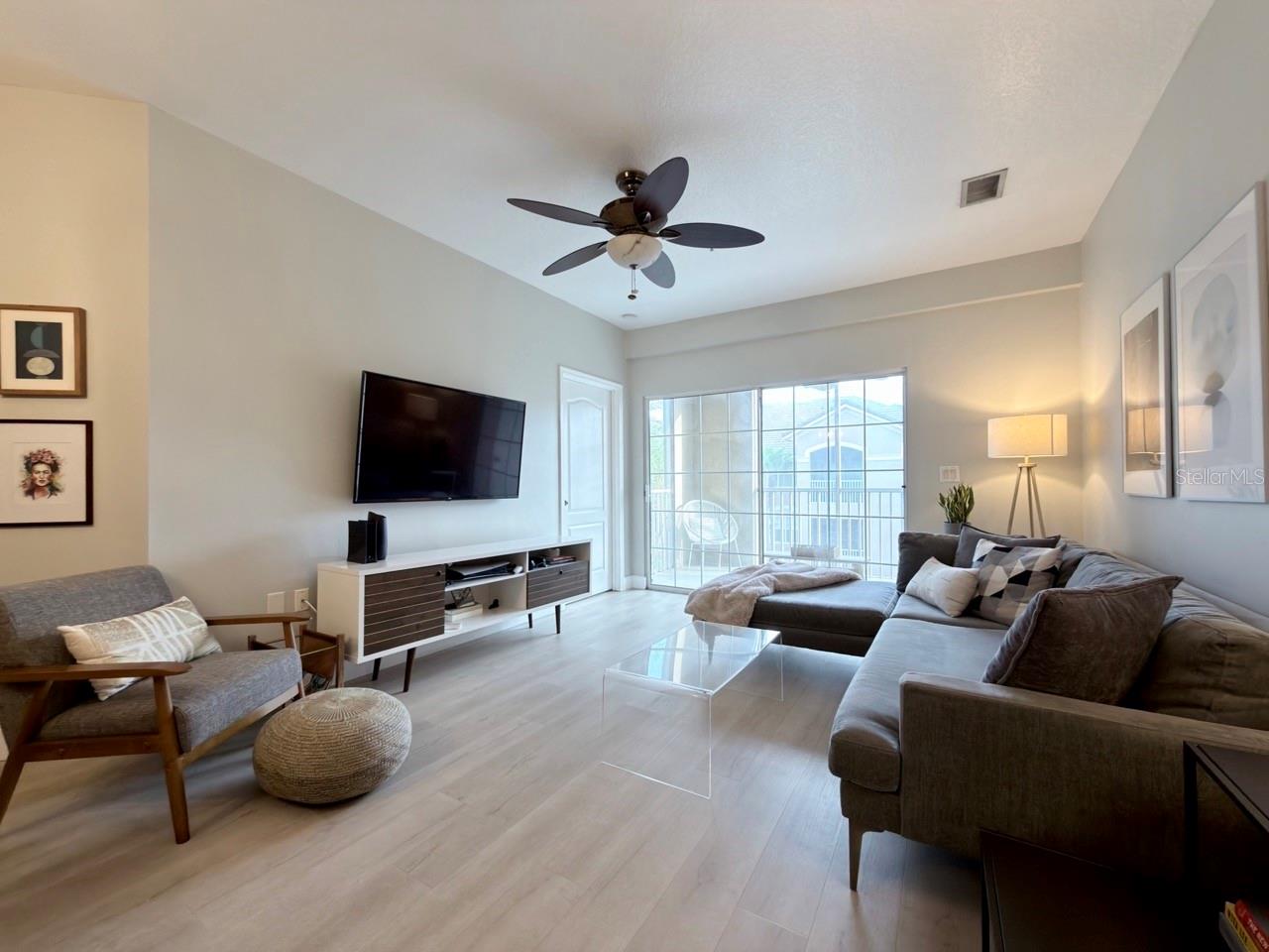 SUMMERGATE CONDO PH 01 5923/0662 - Residential