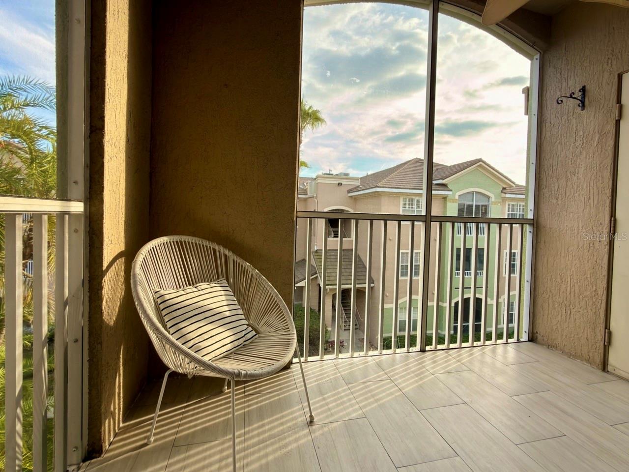 SUMMERGATE CONDO PH 01 5923/0662 - Residential
