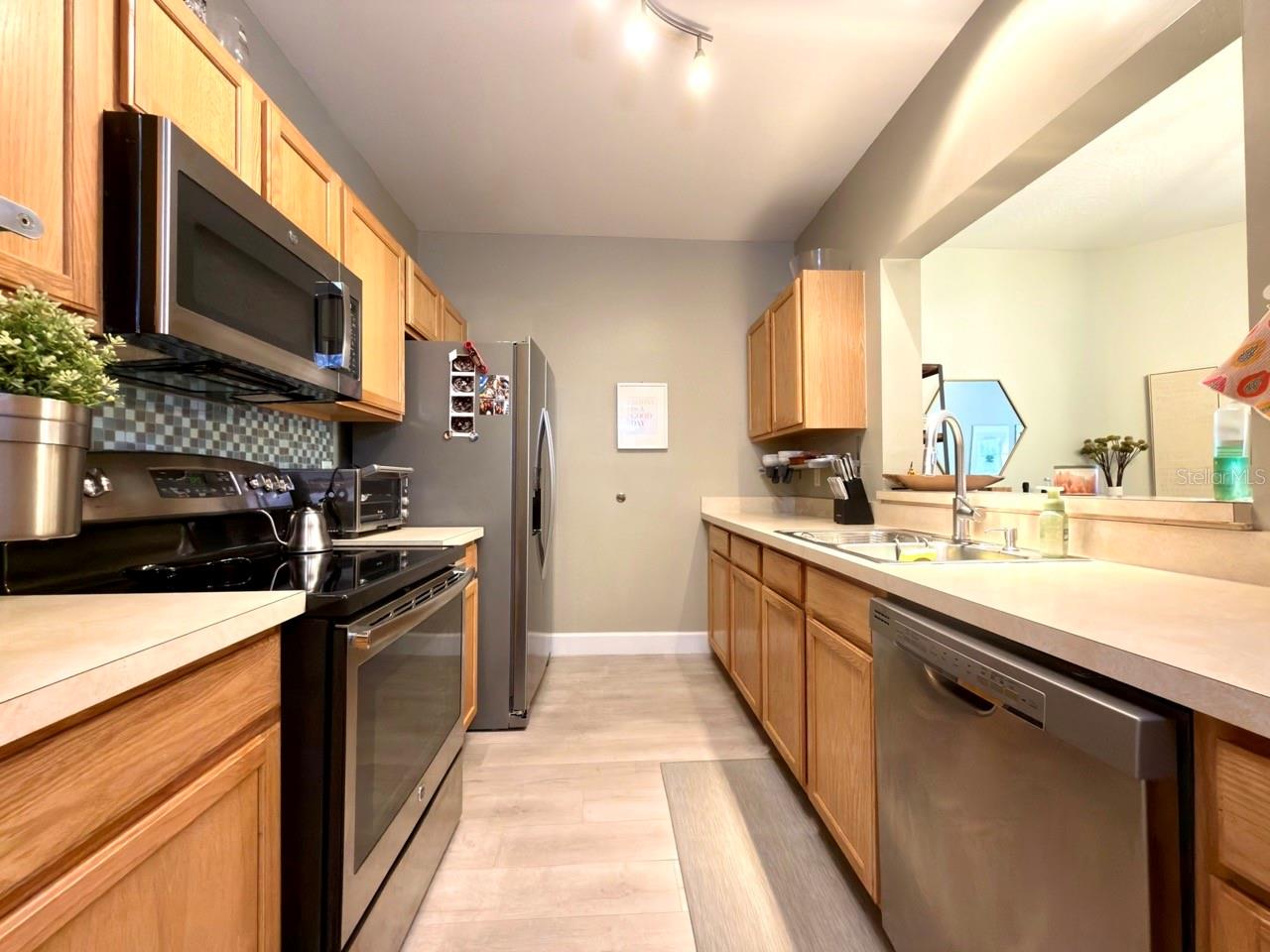 SUMMERGATE CONDO PH 01 5923/0662 - Residential