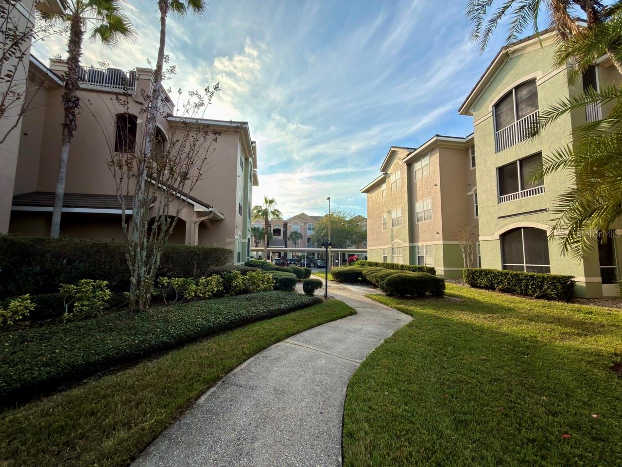 SUMMERGATE CONDO PH 01 5923/0662 - Residential