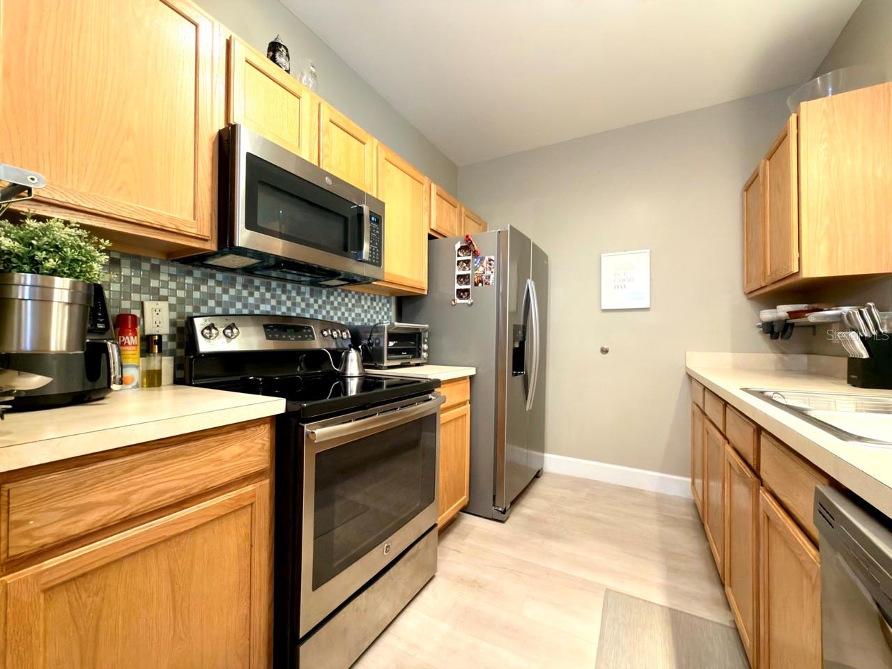 SUMMERGATE CONDO PH 01 5923/0662 - Residential