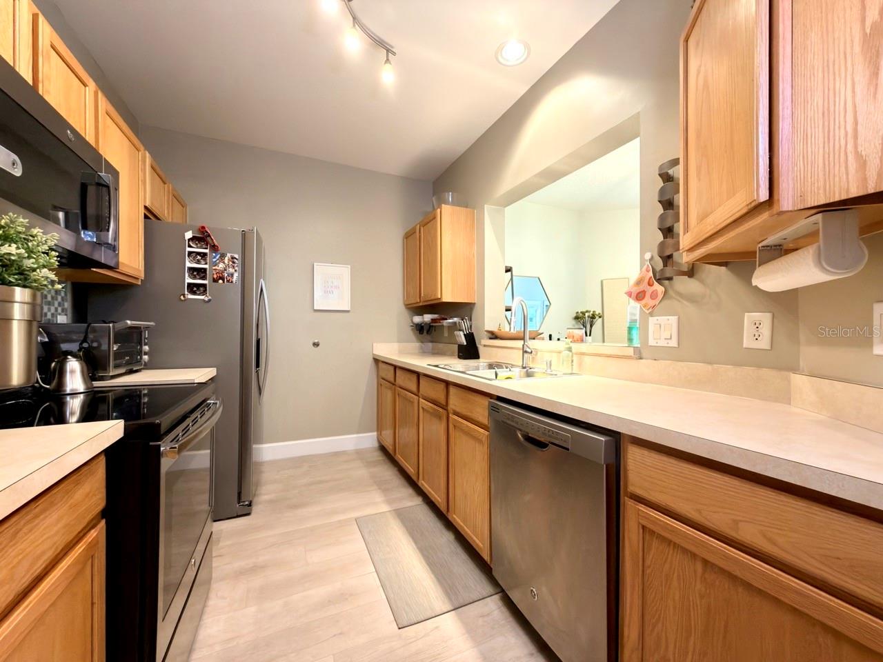 SUMMERGATE CONDO PH 01 5923/0662 - Residential