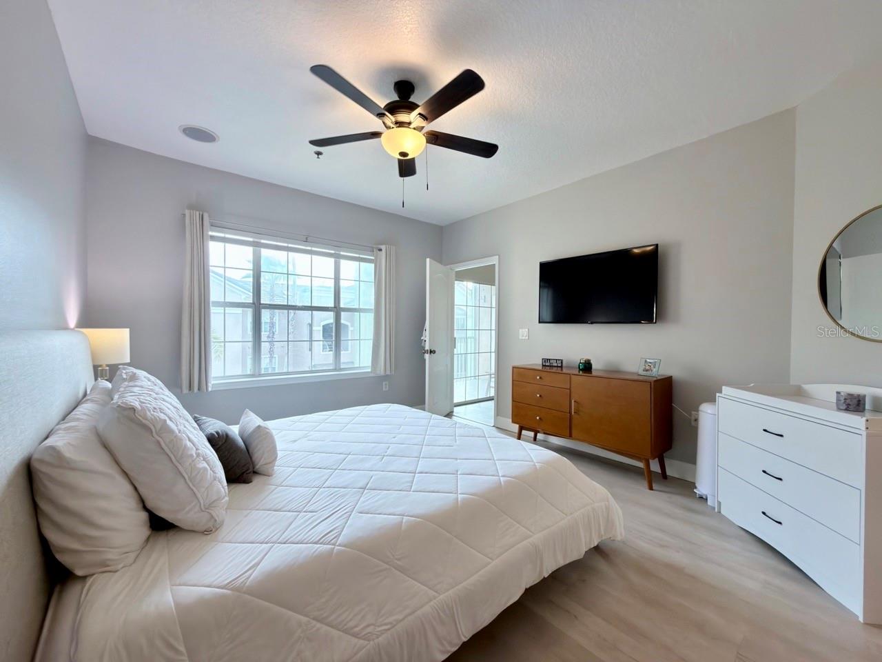 SUMMERGATE CONDO PH 01 5923/0662 - Residential